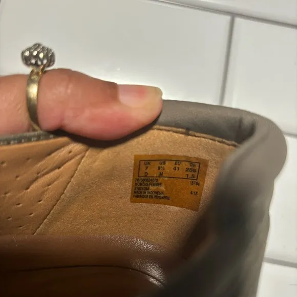 Clarks Un Adorn Step Unstructured Leather Slip-on