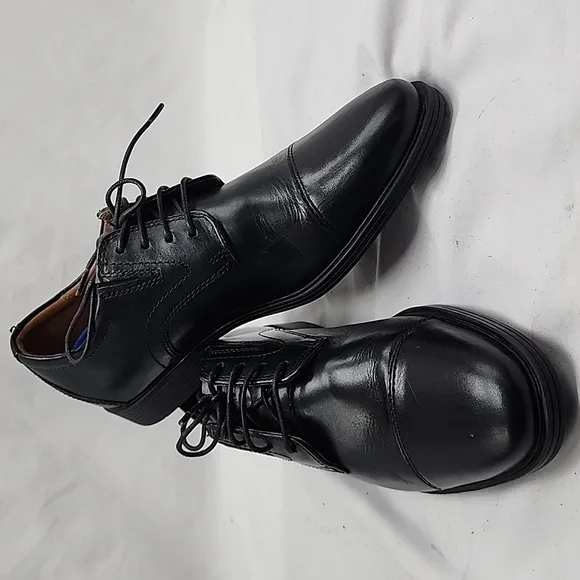 CLARKS WHIDDON CAP BLACK LEATHER GRIPPY RUBBER SOLE DERBYS MEN'S 7 NWOB ELEGANT
