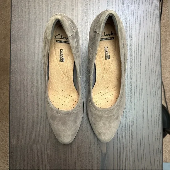 Clarks Women's Araya Moon Suede Pumps in Block Heels in Grey Black Color sz US 8