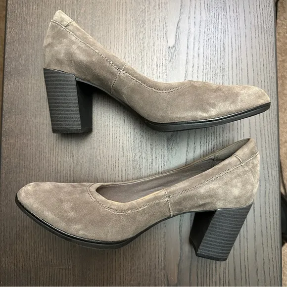 Clarks Women's Araya Moon Suede Pumps in Block Heels in Grey Black Color sz US 8