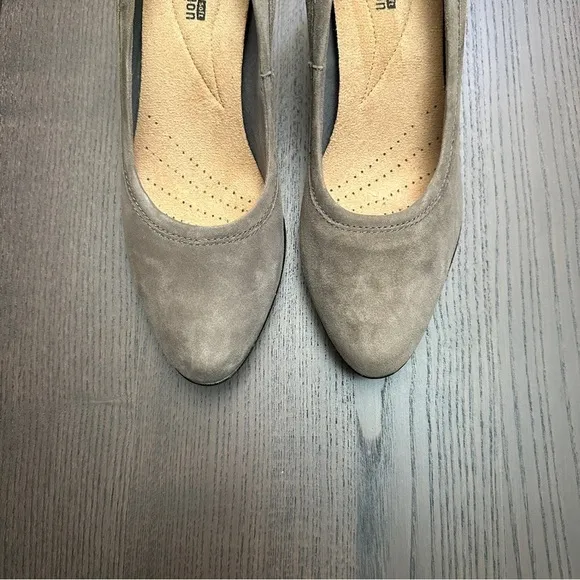 Clarks Women's Araya Moon Suede Pumps in Block Heels in Grey Black Color sz US 8