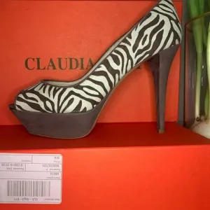 Claudia Ciuti platform animal suede heels