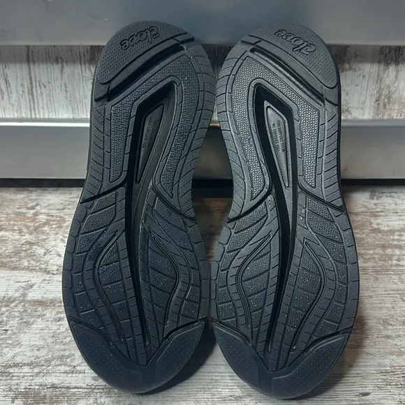 Clove Forte All-black UNISEX nursing shoes