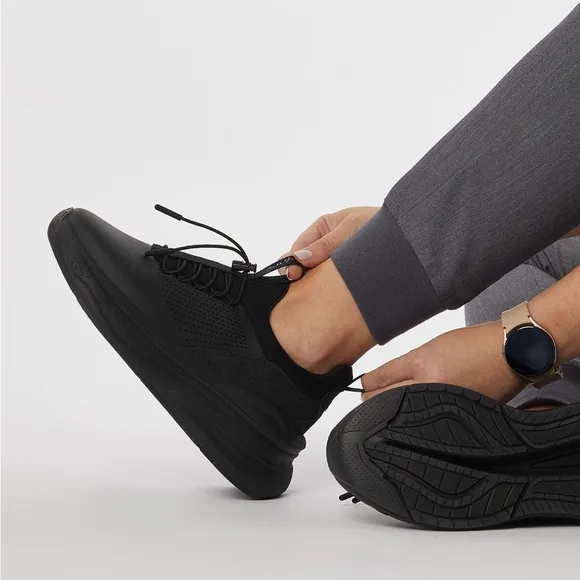 Clove Forte All-black UNISEX nursing shoes