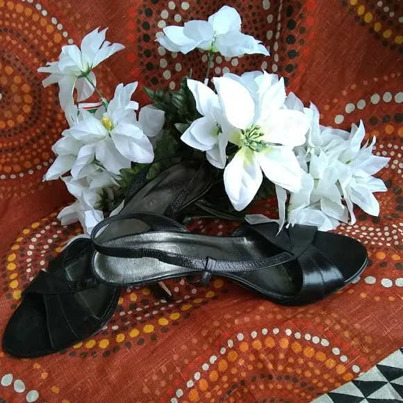 ❤√√COACH BLACK LEATHER SLING BACK HEELS