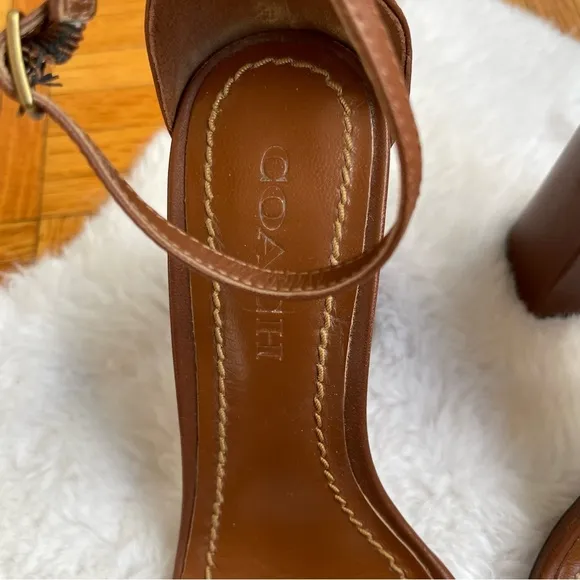 COACH buckle “C” high Block Heels size 6