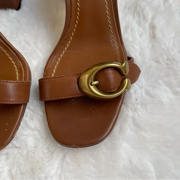 COACH buckle “C” high Block Heels size 6