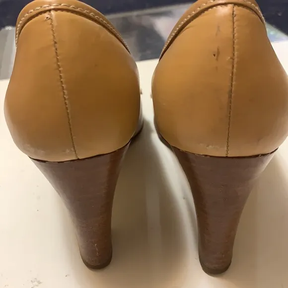 COACH TAN HEELS BLOCK HEEL SZ 6 LEATHER UPPER CLASSIC
