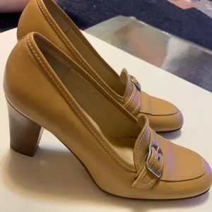COACH TAN HEELS BLOCK HEEL SZ 6 LEATHER UPPER CLASSIC