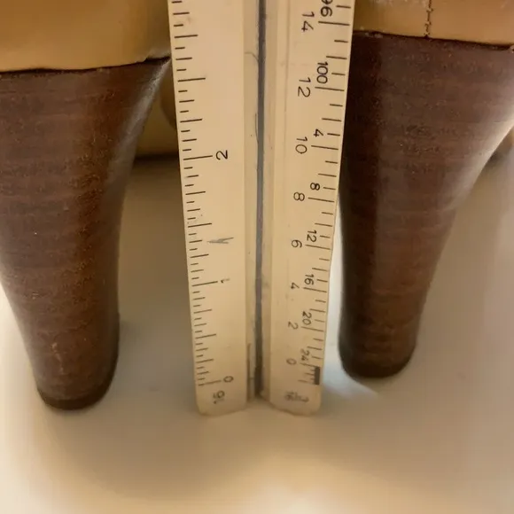 COACH TAN HEELS BLOCK HEEL SZ 6 LEATHER UPPER CLASSIC