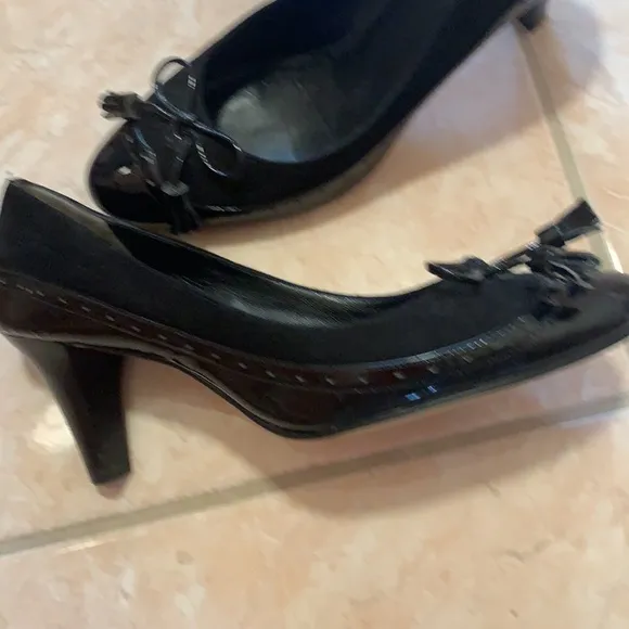 COLE HAAN BLACK LEATHER PUMPS HEELS BOW PATENT LEATHER OXFORDS TASSELS 7B SHOES