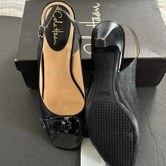 COLE HAAN WOMEN SHOE  SIZE 11 BLACK