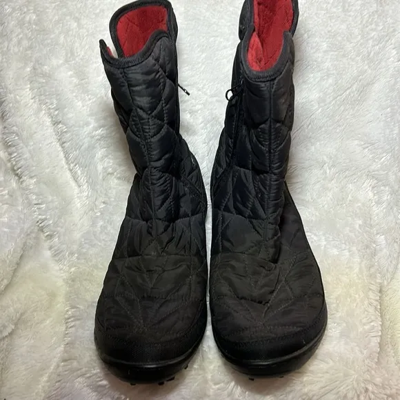 Columbia Women’s Minx Slip On Quilted Boot Size 10 1/2