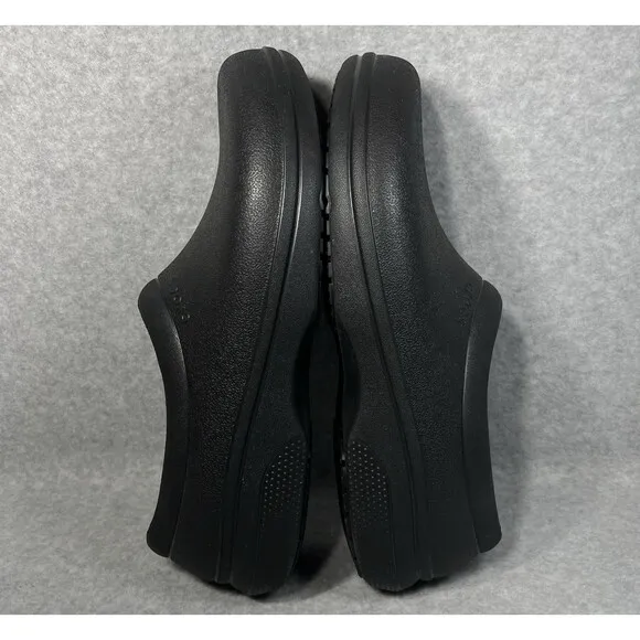 Crocs Adult Men’s 11 Black On the Clock Clogs Slip Resistant Work Shoes Slip Ons
