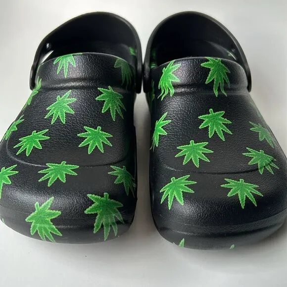 CROCS Bistro Graphic Clog Slip On Work Clogs Size Men’s 5 Women’s 7 Hemp Leaves