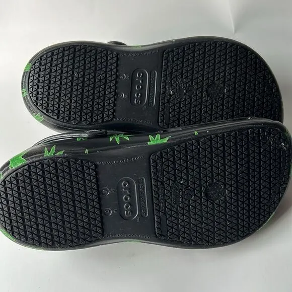 CROCS Bistro Graphic Clog Slip On Work Clogs Size Men’s 5 Women’s 7 Hemp Leaves
