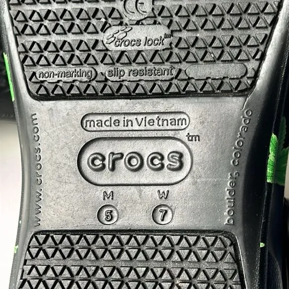 CROCS Bistro Graphic Clog Slip On Work Clogs Size Men’s 5 Women’s 7 Hemp Leaves