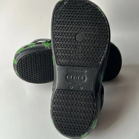 CROCS Bistro Graphic Clog Slip On Work Clogs Size Men’s 5 Women’s 7 Hemp Leaves