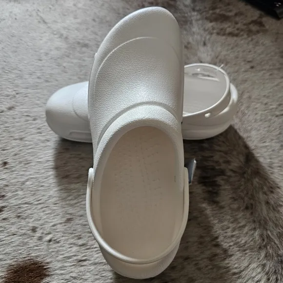 CROCS Bistro Men's Clogs Work Shoes In White Size 11 NEW