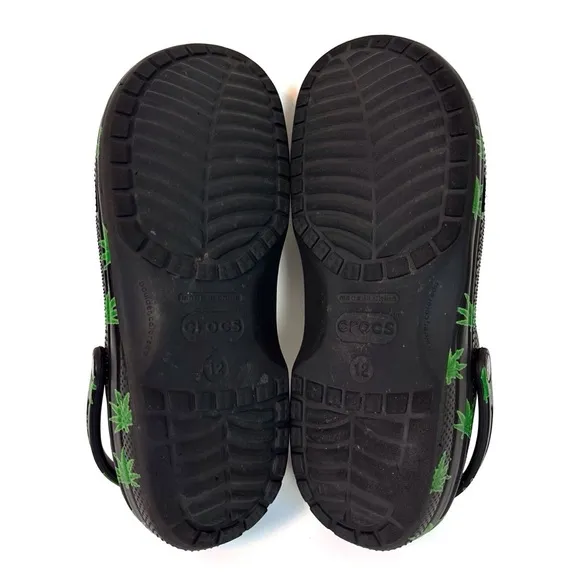 CROCS Classic Hemp Leaf Clog Men’s Size 12 with Jibbitz Charms – Limited Edition