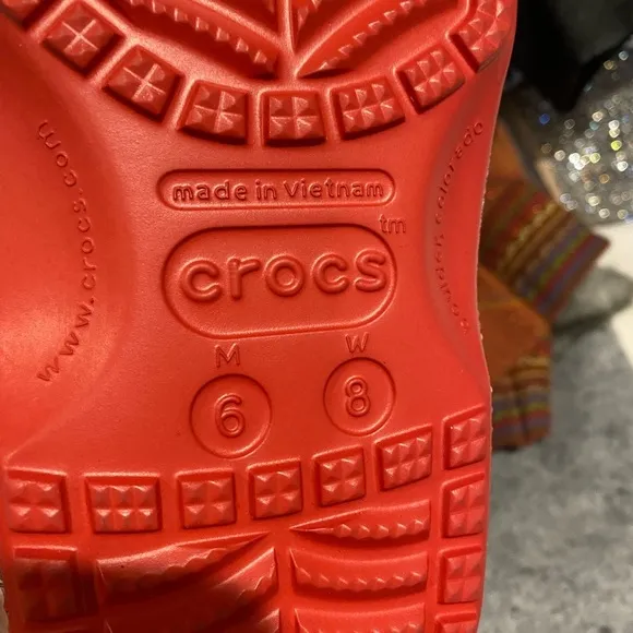 Crocs  Classic Vineyard Vines Holiday Clog. NWT