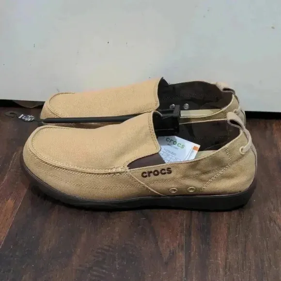 Crocs Men's Walu Slip on Casual Loafer