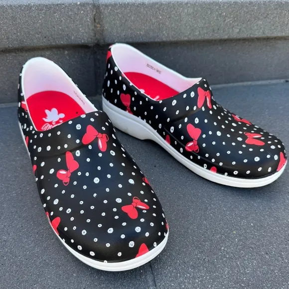 CROCS Minnie Mouse clogs slip-on shoes Disney  red black white 8 nursing NERIA
