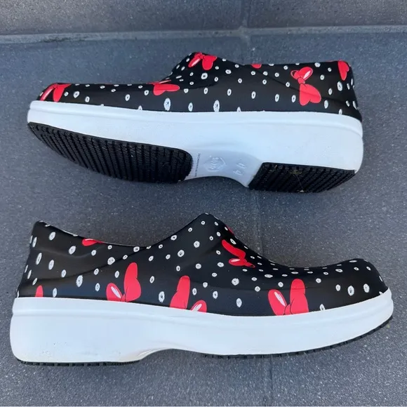 CROCS Minnie Mouse clogs slip-on shoes Disney  red black white 8 nursing NERIA
