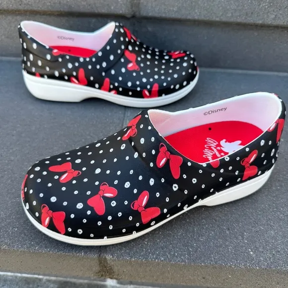 CROCS Minnie Mouse clogs slip-on shoes Disney  red black white 8 nursing NERIA