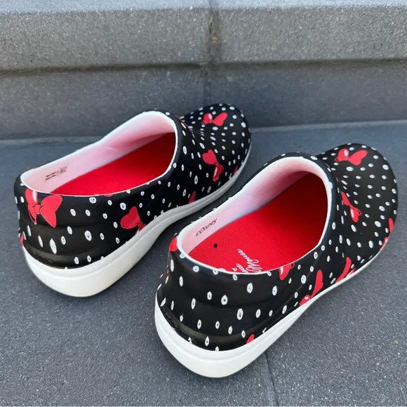 CROCS Minnie Mouse clogs slip-on shoes Disney  red black white 8 nursing NERIA