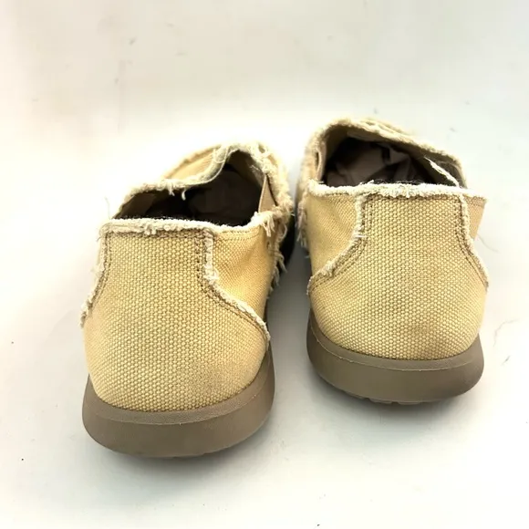 CROCS Santa Cruz Mens 11 Tan Canvas Slip On Loafer EUC
