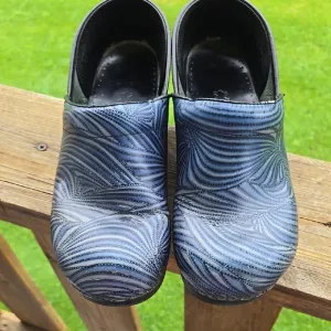 Danko Womens Blue Linear Patterned Nurse SCRUB Clogs 40 9 To 9.5