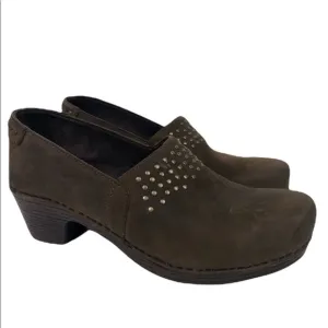 Dansko 9307787800 Brown Suede Round Toe Studded Slip On Womens Clogs Sz 38
