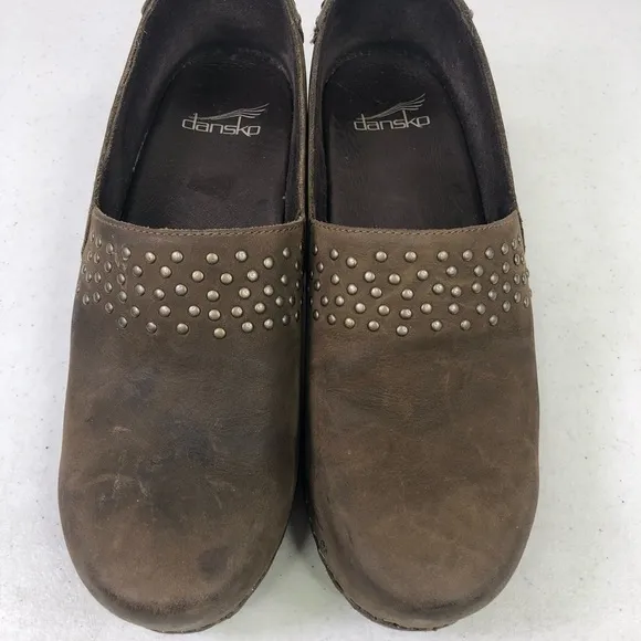 Dansko 9307787800 Brown Suede Round Toe Studded Slip On Womens Clogs Sz 38