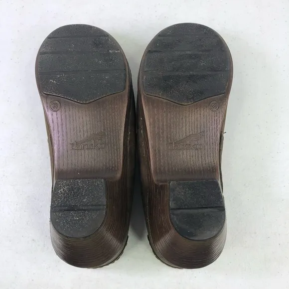 Dansko 9307787800 Brown Suede Round Toe Studded Slip On Womens Clogs Sz 38