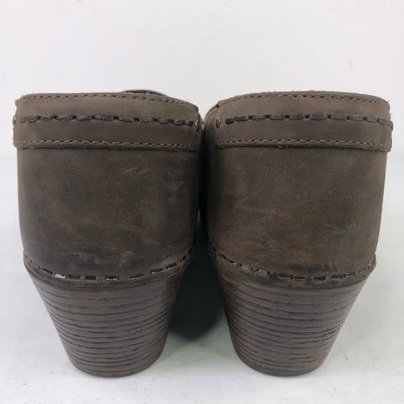 Dansko 9307787800 Brown Suede Round Toe Studded Slip On Womens Clogs Sz 38