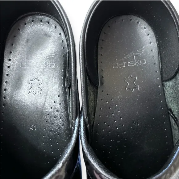 Dansko‎ Black Clogs Women’s Size 8.5