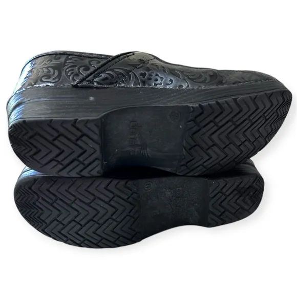 Dansko‎ Black Clogs Women’s Size 8.5