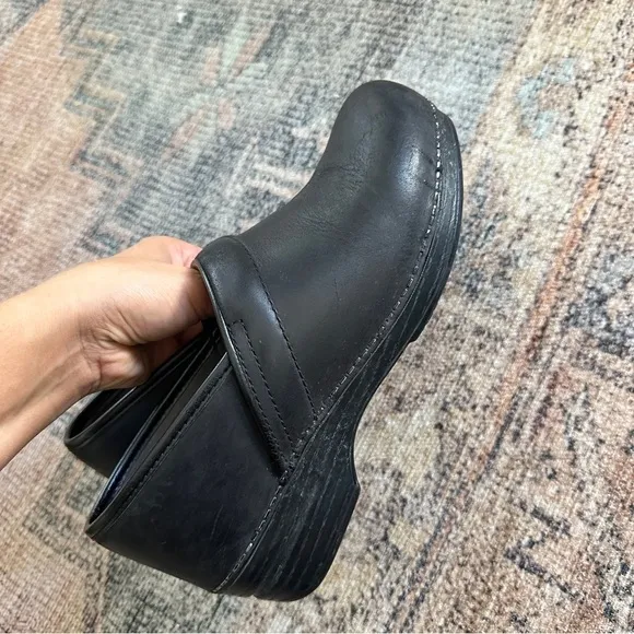 Dansko Black Leather Clogs sz 40