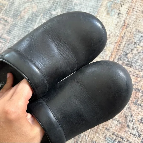 Dansko Black Leather Clogs sz 40