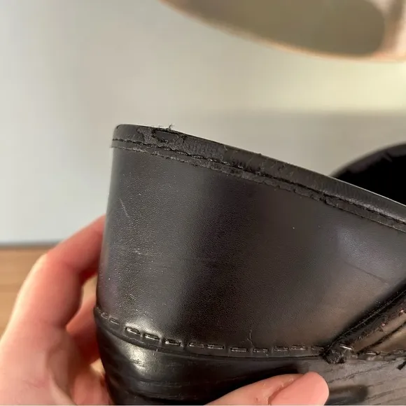 Dansko Black Leather Nursing Clogs – Unisex, Size EU 39 (US Women’s 8 / Men’s 6)