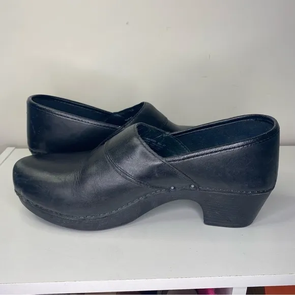 Dansko Black Nursing Slip On Work Clogs Size 41 10.5 11