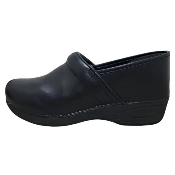 Dansko Black Professional Slip-On Clogs Size 40 Wide EU