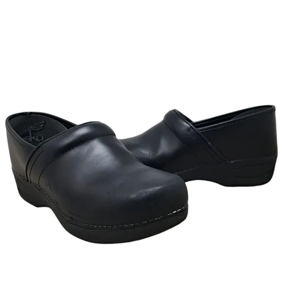 Dansko Black Professional Slip-On Clogs Size 40 Wide EU