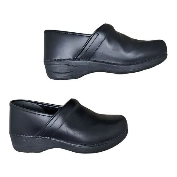 Dansko Black Professional Slip-On Clogs Size 40 Wide EU