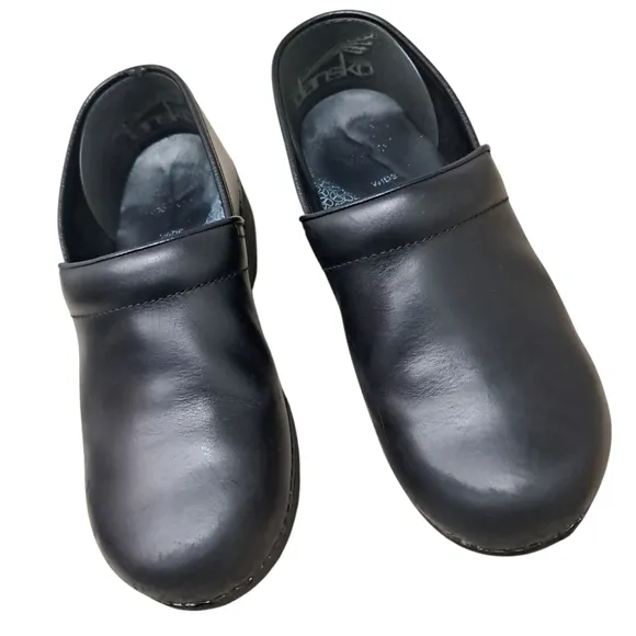 Dansko Black Professional Slip-On Clogs Size 40 Wide EU