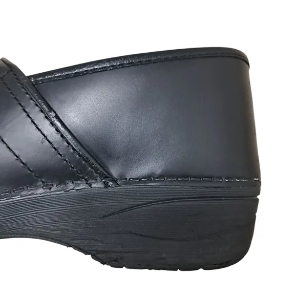 Dansko Black Professional Slip-On Clogs Size 40 Wide EU