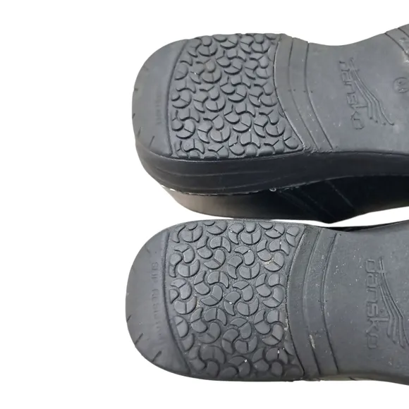 Dansko Black Professional Slip-On Clogs Size 40 Wide EU