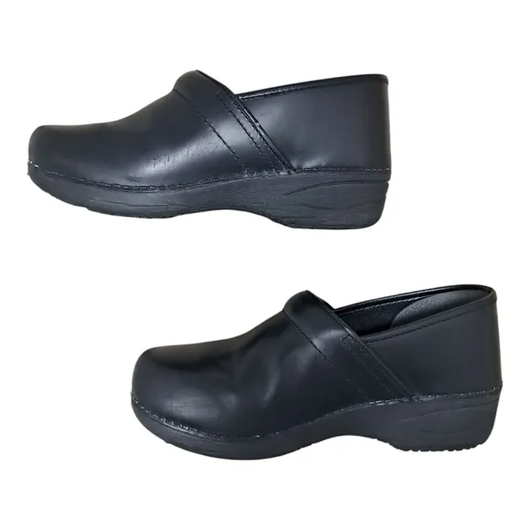 Dansko Black Professional Slip-On Clogs Size 40 Wide EU