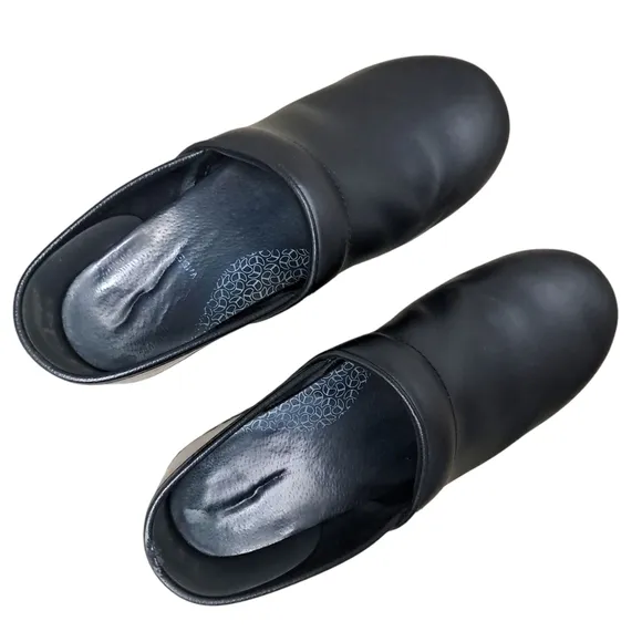 Dansko Black Professional Slip-On Clogs Size 40 Wide EU